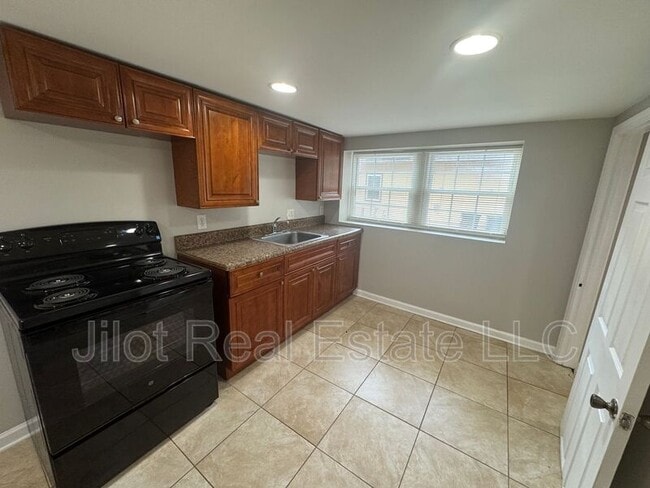 Building Photo - 1366 Clermont Ave