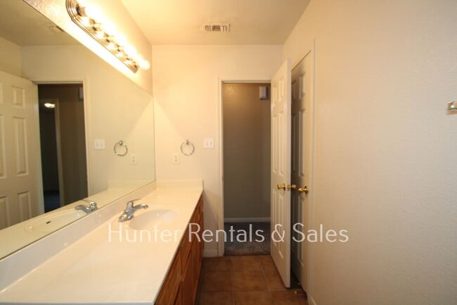 Building Photo - 3803 Littleleaf Ct