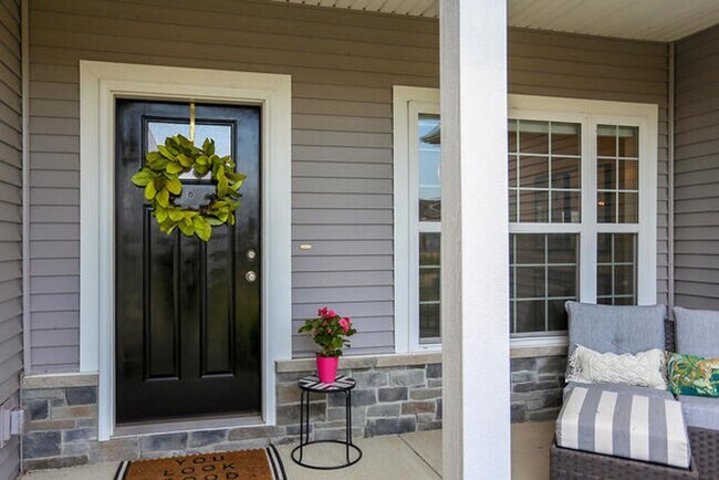 Foto del edificio - 4 Bedroom Ranch in SW Champaign - Availabl...