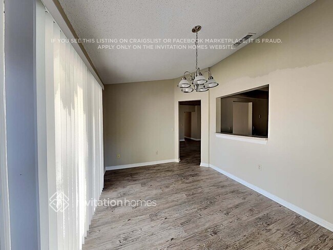 Foto del edificio - 8201 Scarborough Ct