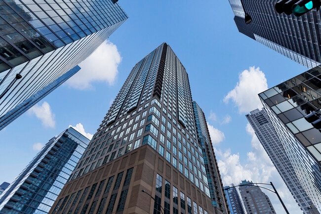 Foto del edificio - 2 E Erie St