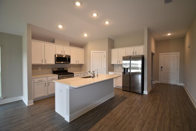 Building Photo - 2809 Clearview Ave