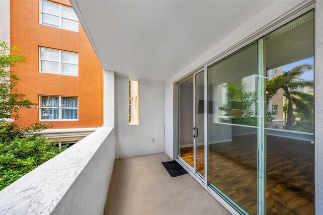 Foto del edificio - 17125 N Bay Rd