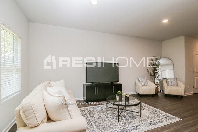 Building Photo - 432 Oakwood Dr NW