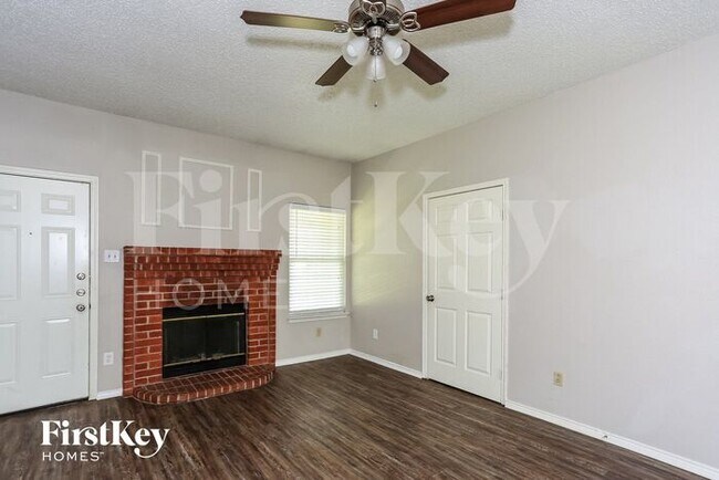 Building Photo - 1701 Oxford Dr