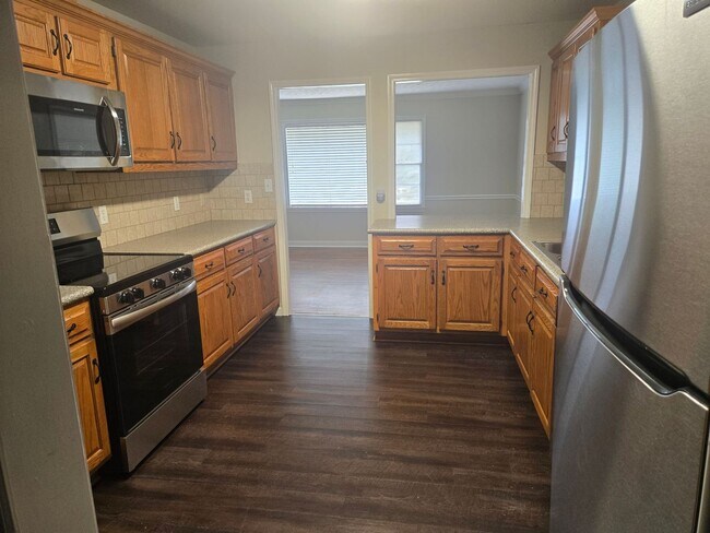 Foto del edificio - FOR RENT in  North Columbus! Available NOW!