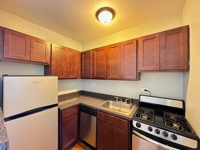 Foto del edificio - 823 W Diversey Pkwy