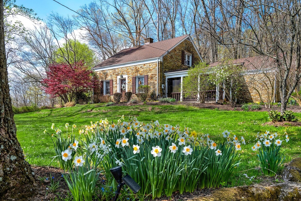 Foto principal - 223 Lambertville Headquarters Rd