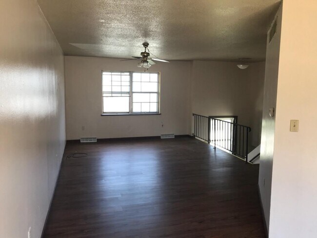 Building Photo - 1581 S Sonora Dr