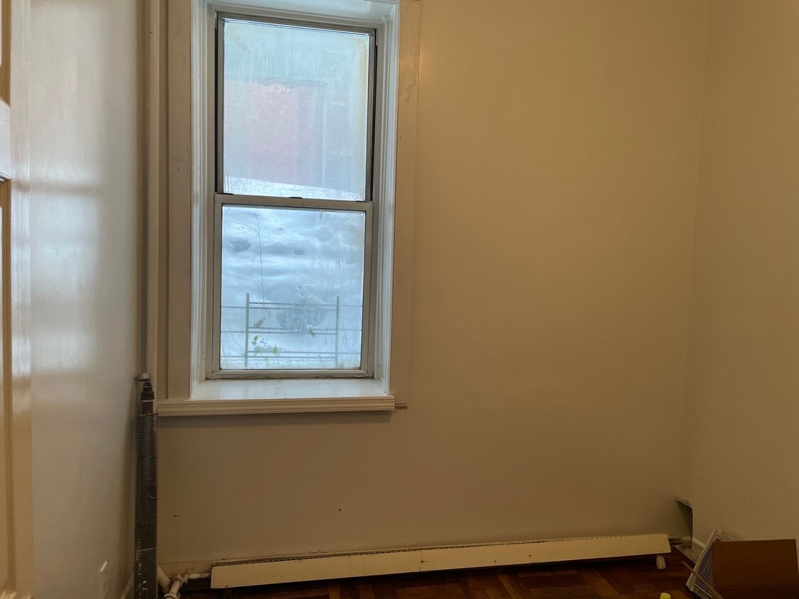 Building Photo - 737 E 219th St