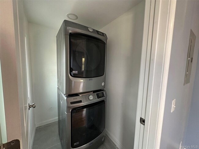 Foto del edificio - 65 New York Ave