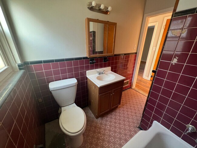 Foto del edificio - Beautiful 3 Bed, 2 Bath Brick Bungalow wit...