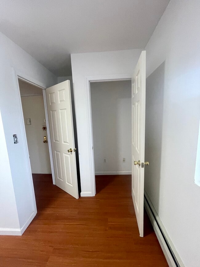 Bed 1 closet - 5054 48th St