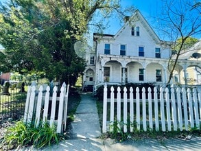 Building Photo - 242 E Commerce St