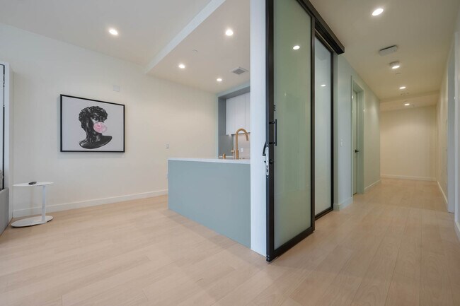 Building Photo - 6401 Wilshire Blvd