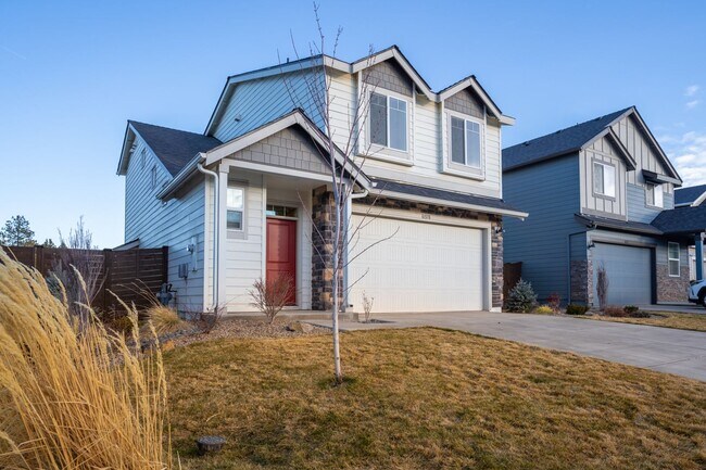 Building Photo - 4 Bedroom home in SE Bend with a community...