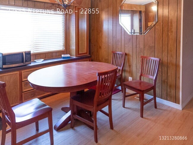 Foto del edificio - 22855 Neptune Rd