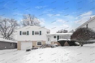 Building Photo - 287 Selden Ave