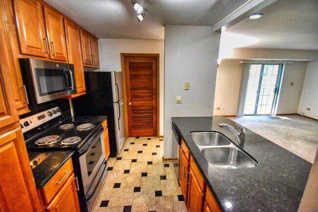 Building Photo - 109 White Oak Ct