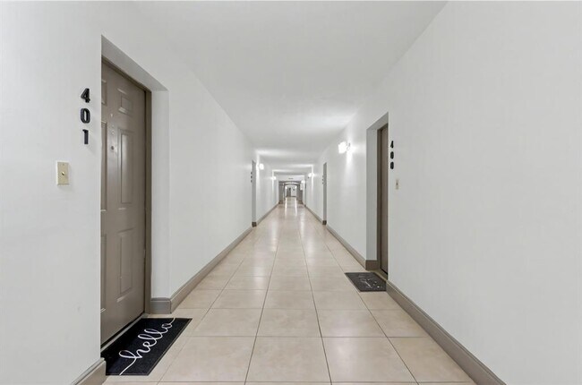 Foto del edificio - 701 NW 19th St