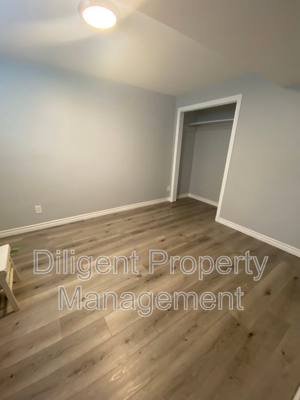 Photo du bâtiment - 260 Lansdowne St W