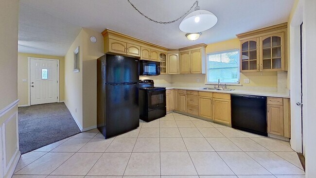 Building Photo - 4 Bedroom 1.5 Bathroom in Orange Park available early May!