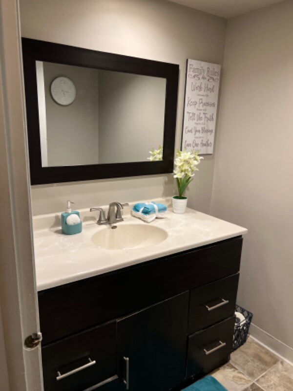 Foto del edificio - 322 E 60th Ct