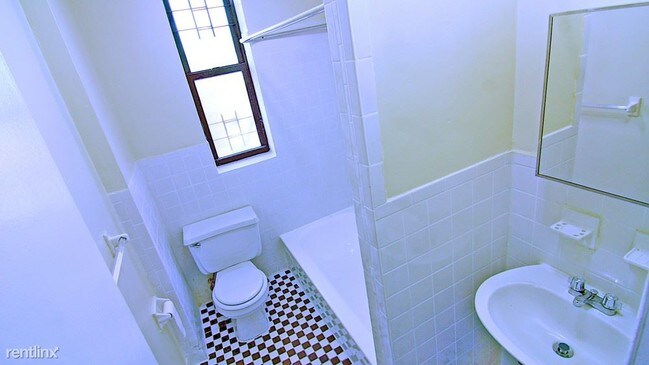 Foto del edificio - 1027 Walton Ave