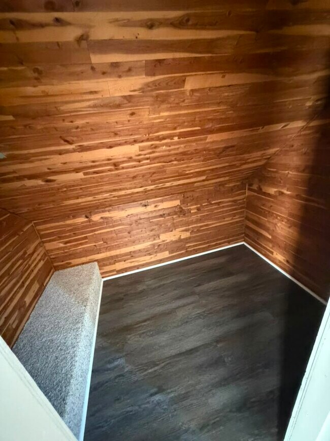 Building Photo - 26381 Drakefield Ave