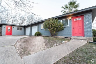 Building Photo - 1602 Parker Ln