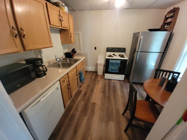 Building Photo - 134 Niagara St