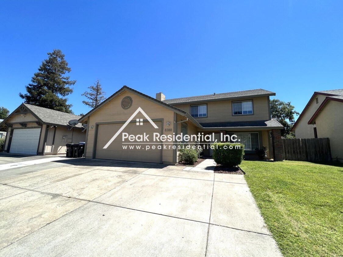Primary Photo - 4 br, 2.5 bath House - 8388 Yermo Wy