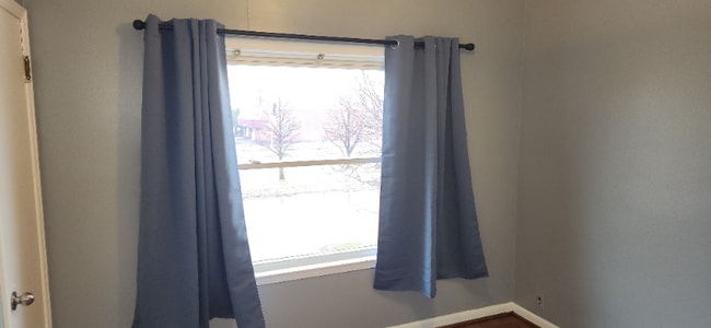 Building Photo - 24930 W Outer Dr