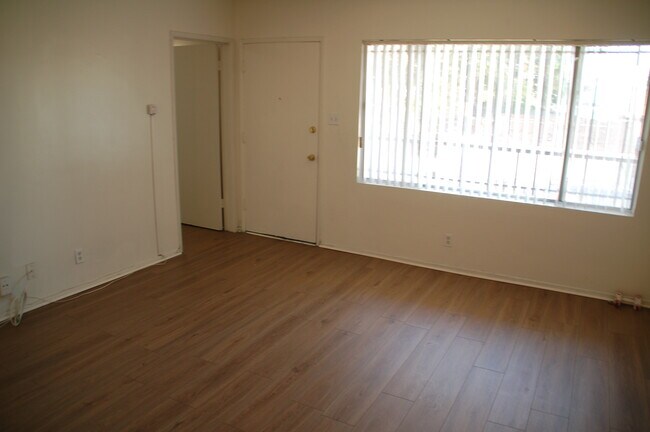 Living room - 1140 W 90th St