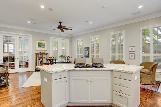 Foto del edificio - 8430 N Hilshire Park Dr