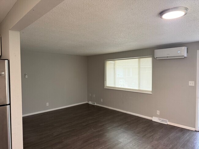 Foto del edificio - 11038 E 4th Way