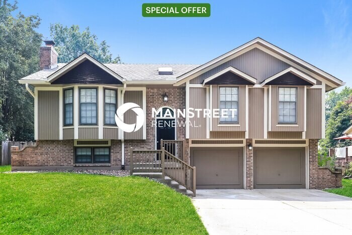 Foto principal - 3 Bedroom Pet-Friendly Home in Lees Summit...