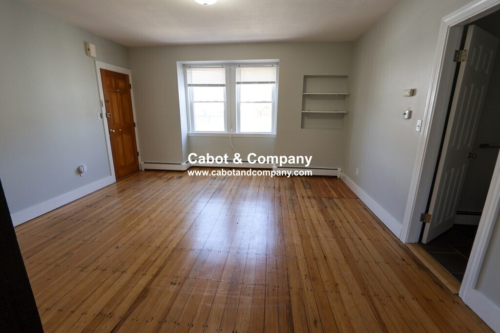 Primary Photo - 20 Roberts St