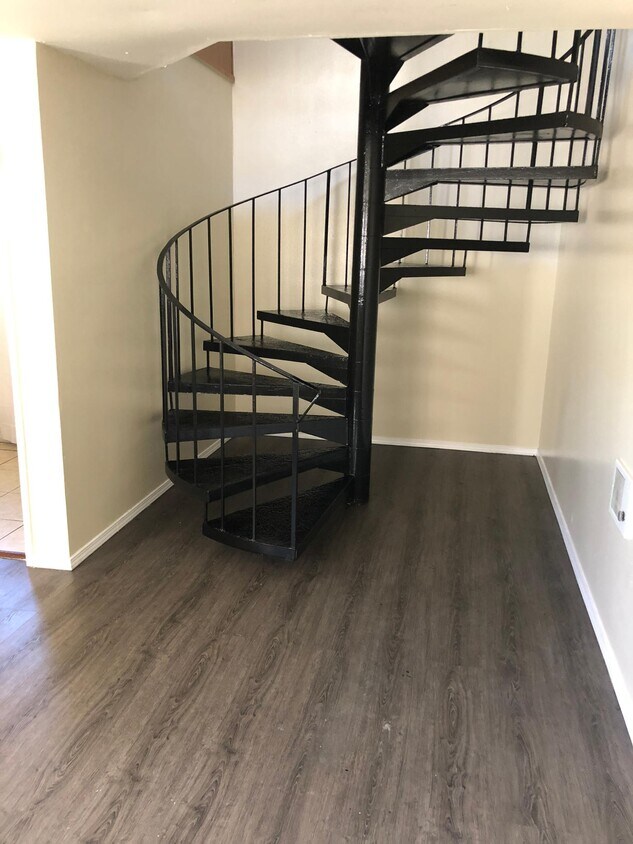 Foto del edificio - 2165 E 21st St