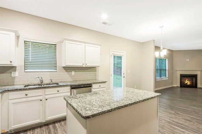 Foto del edificio - 3126 Cedar Crest Way