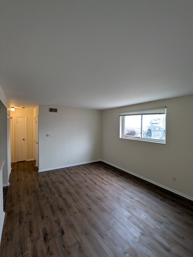 Building Photo - 1161 W Merchant St