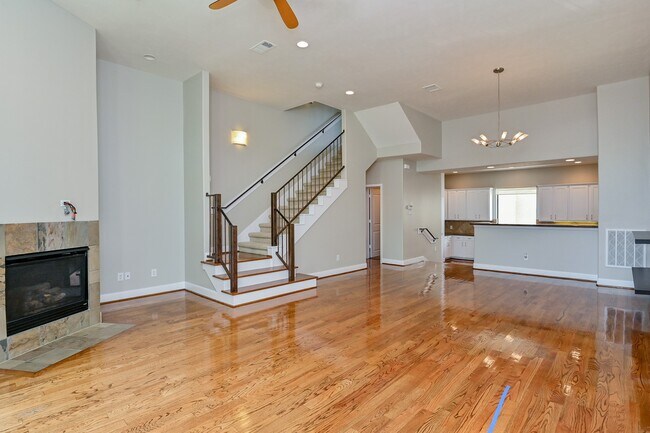Building Photo - 5108 Lillian St