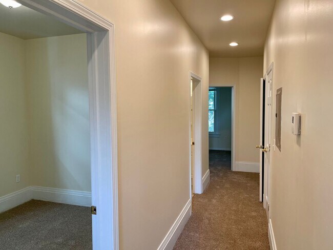 Foto del edificio - 2526 N Frederick Ave