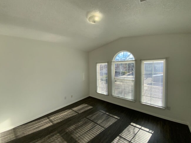 Building Photo - 3 Bedroom Single Story Home Available Near Irving Blvd NW & Eagle Ranch Rd!