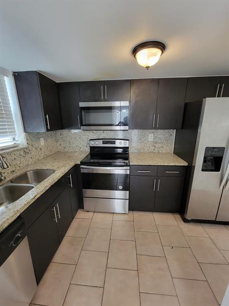 Building Photo - 2300 Coral Springs Dr