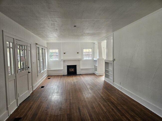 Foto del edificio - 917 Pecan Blvd