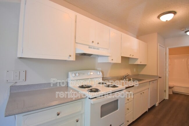 Building Photo - 704 NE 99th Ave