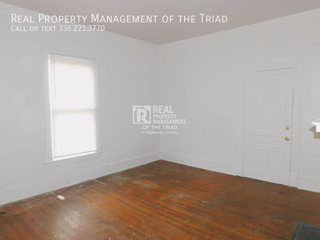 Foto del edificio - *Move in Special* Affordable Tri-plex Unit...