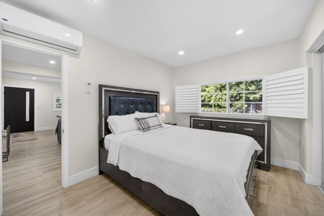 Foto del edificio - 5929 Weaver Ln