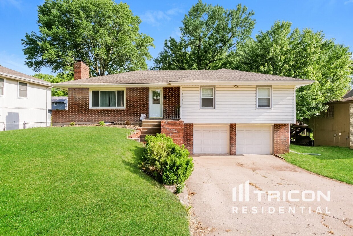 Foto principal - 9702 W 93rd St